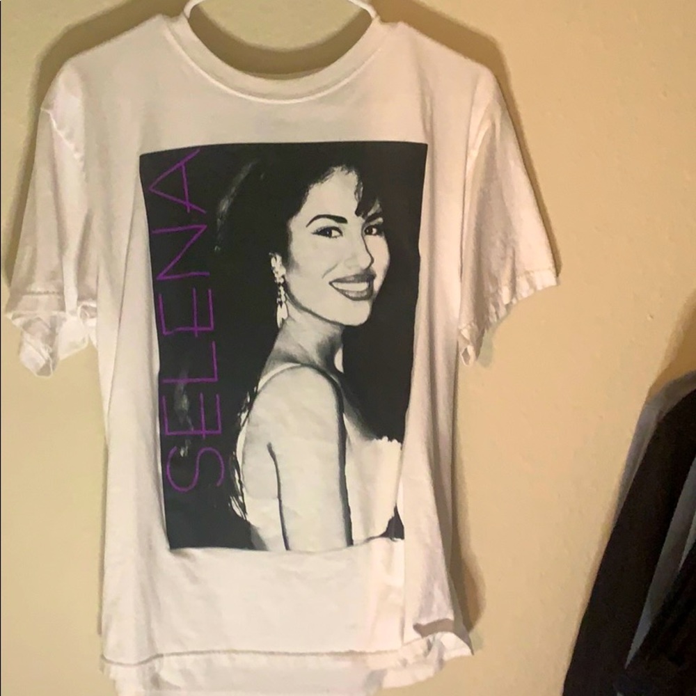 Selena tee